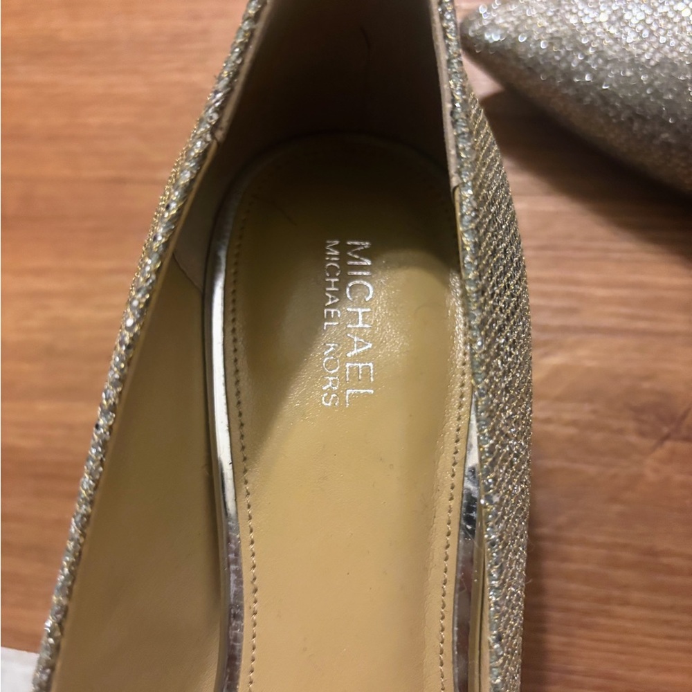 Michael By Michael Kors NWB Silver Glitter Kitten Pumps Size 7M - Picture 11 of 12